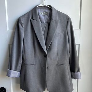 TAHARI Gray Business Suit